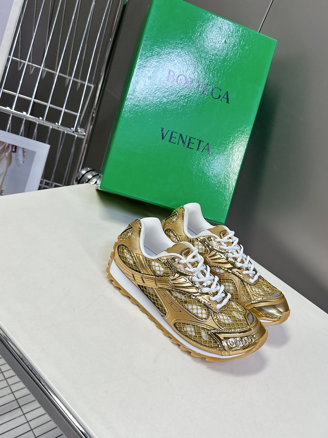  Bottega Veneta Orbit运动鞋 王一博 同款 情侣款老爹鞋
Runner运动鞋，采用轻