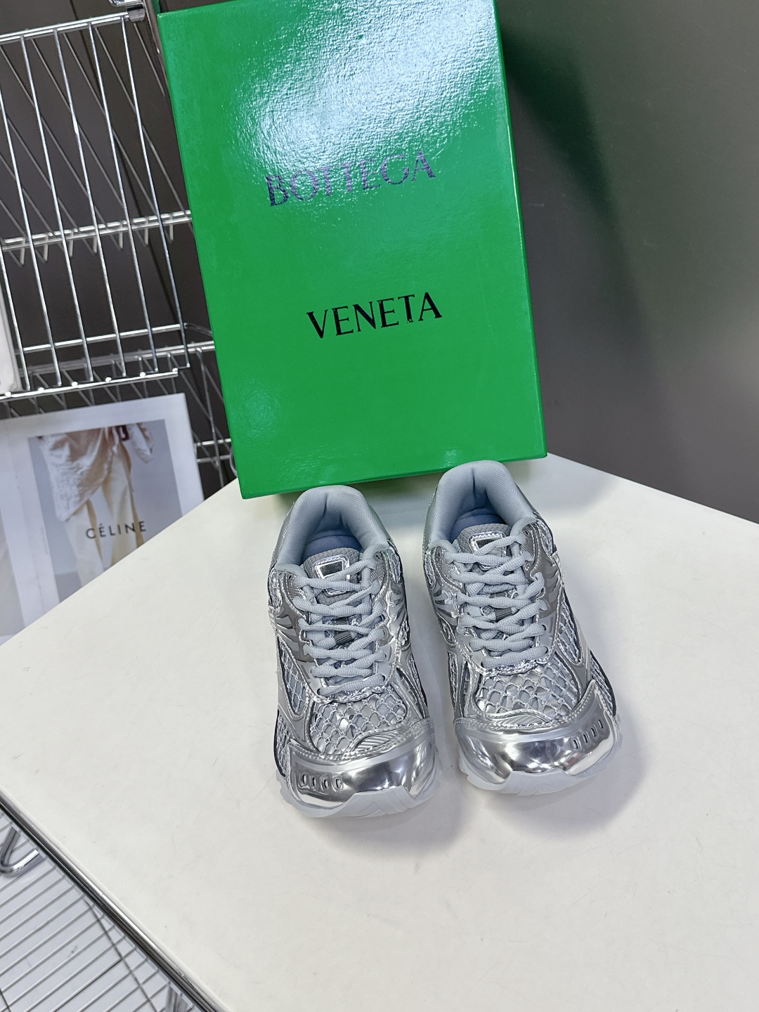  Bottega Veneta Orbit运动鞋 王一博 同款 情侣款老爹鞋
Runner运动鞋，采用轻