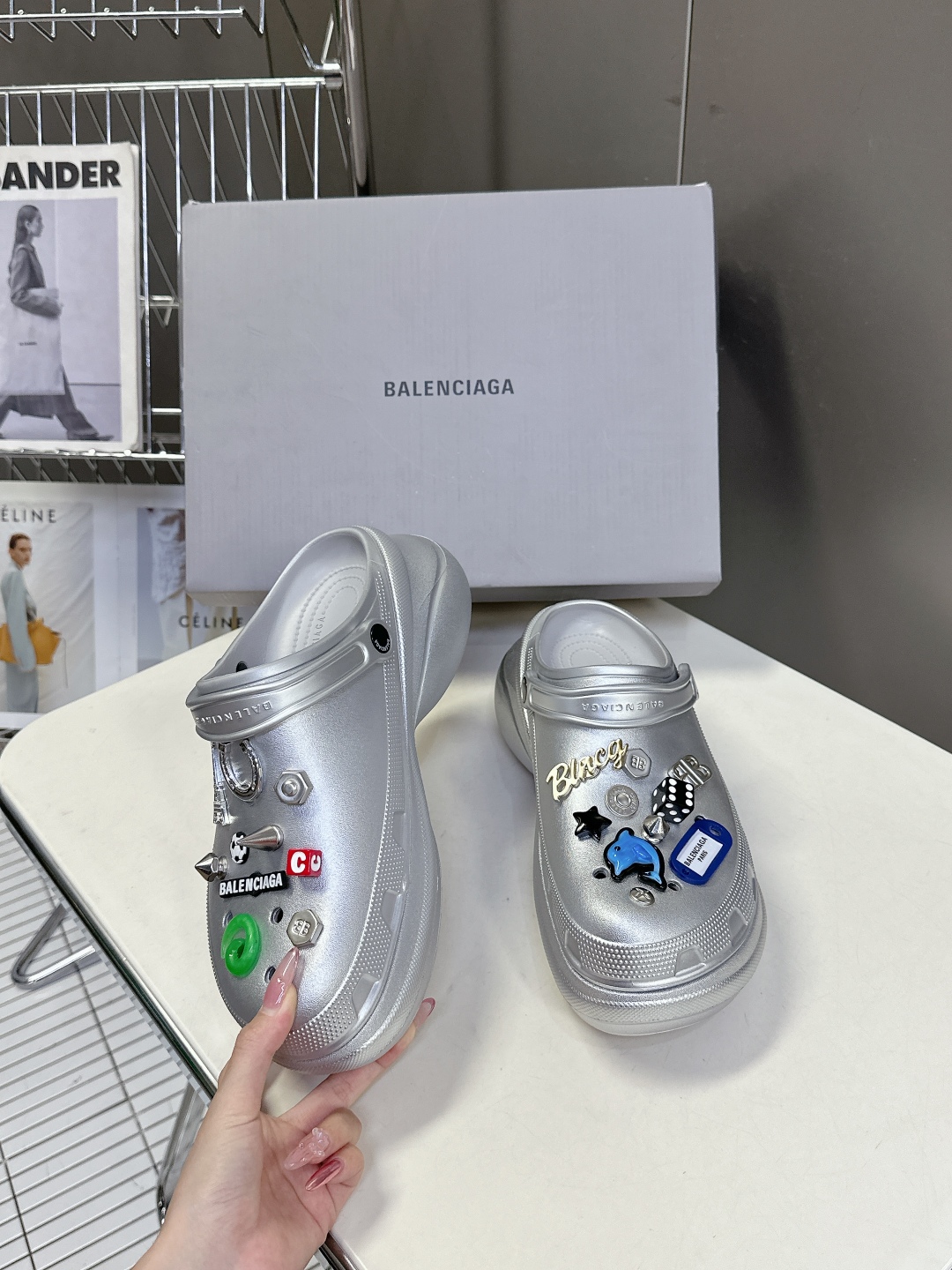 男装➕10 巴黎世家Balenciaga 春夏最新情侣款洞洞鞋，25春季新款黑马单品,海内外时尚博主纷纷