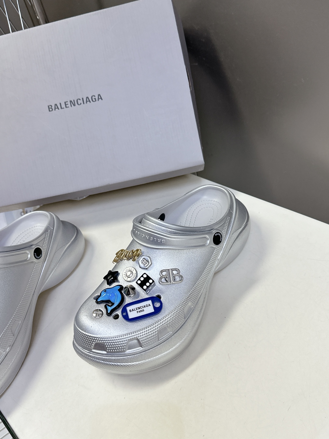 男装➕10 巴黎世家Balenciaga 春夏最新情侣款洞洞鞋，25春季新款黑马单品,海内外时尚博主纷纷