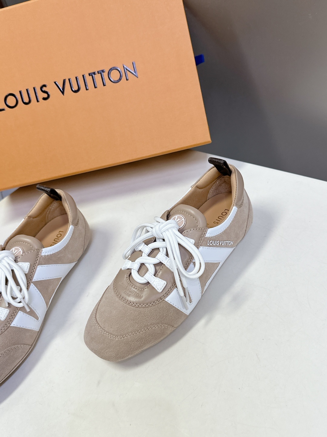 Louis Vuitton路易威登驴牌春夏Sneakerina系列 芭蕾运动鞋 德训鞋 平底鞋 原版三