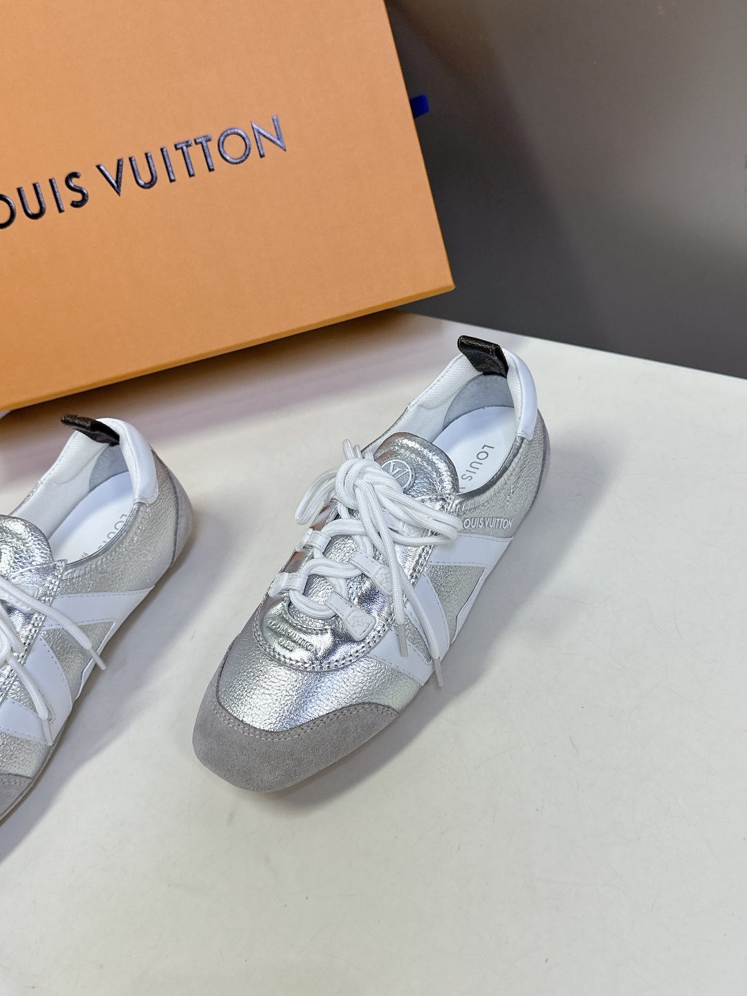 Louis Vuitton路易威登驴牌春夏Sneakerina系列 芭蕾运动鞋 德训鞋 平底鞋 原版三