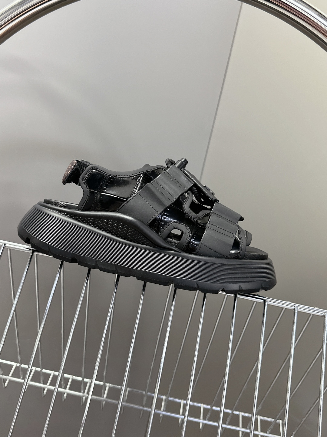  Louis Vuitton 路易威登 MAYA FLATFORM 凉鞋‼️
      本款 Maya