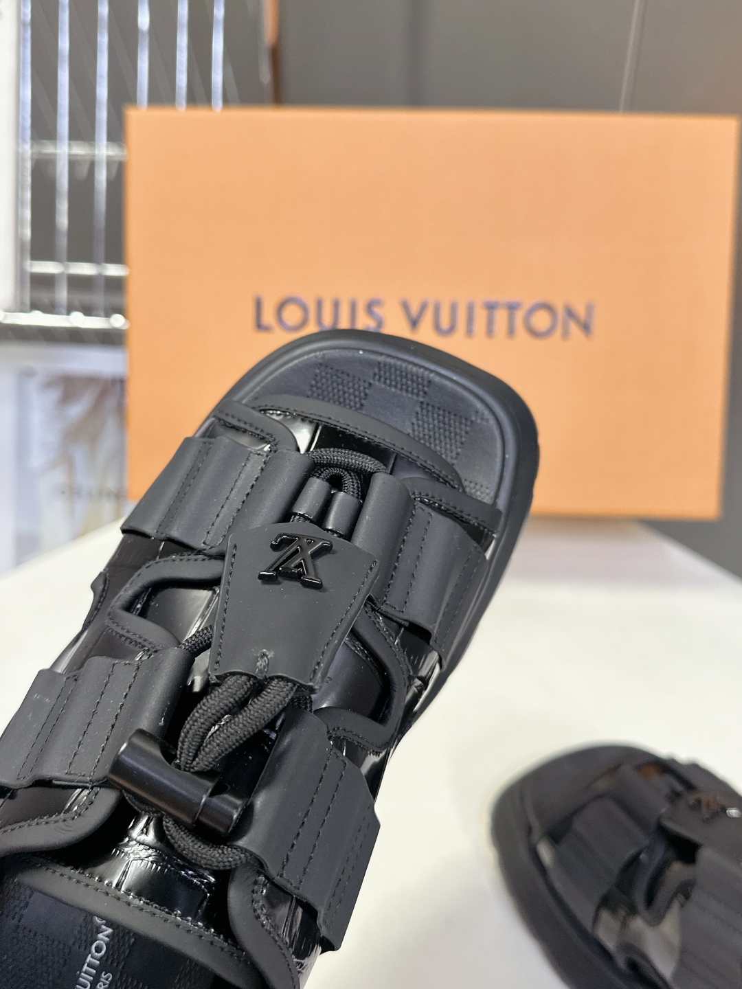  Louis Vuitton 路易威登 MAYA FLATFORM 凉鞋‼️
      本款 Maya