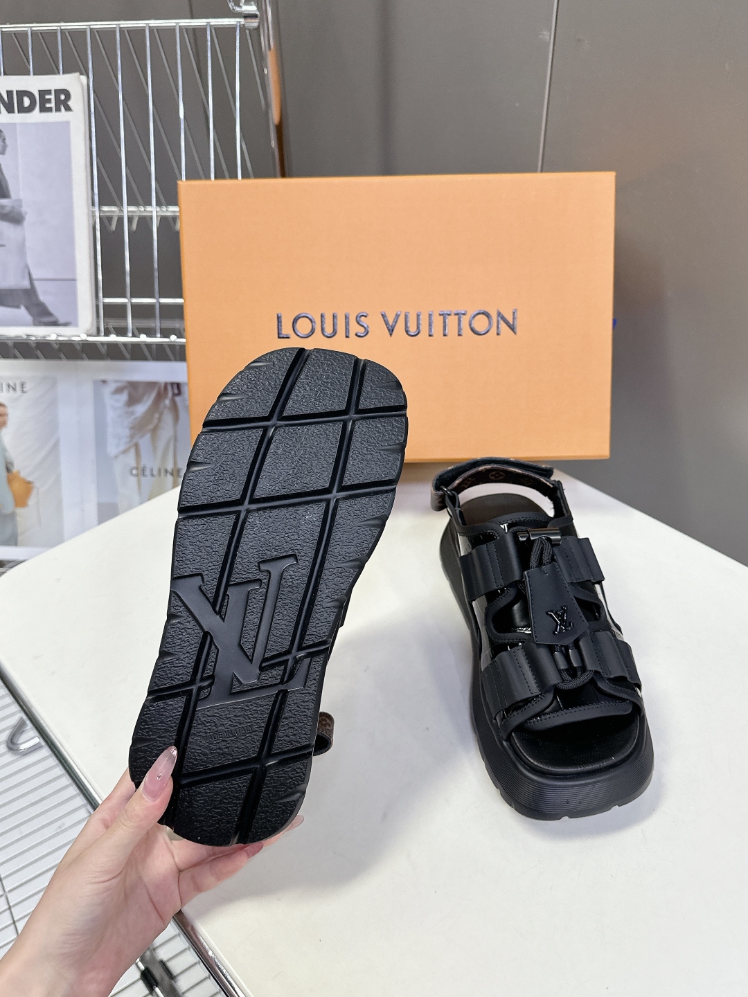 Louis Vuitton 路易威登 MAYA FLATFORM 凉鞋‼️
      本款 Maya