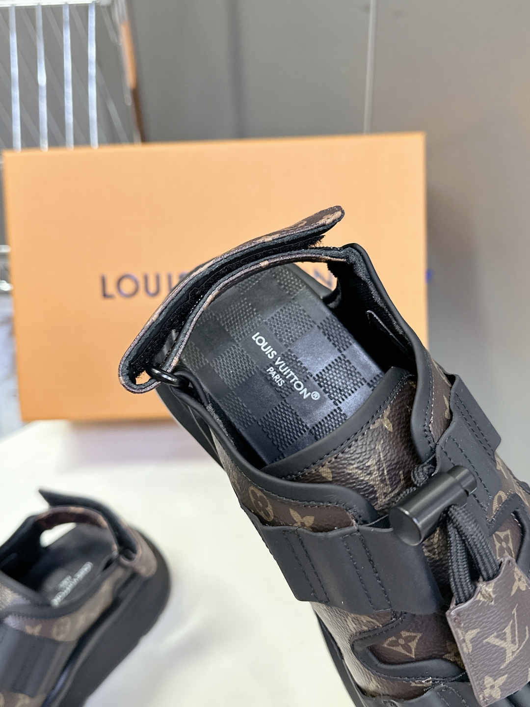  Louis Vuitton 路易威登 MAYA FLATFORM 凉鞋‼️
      本款 Maya