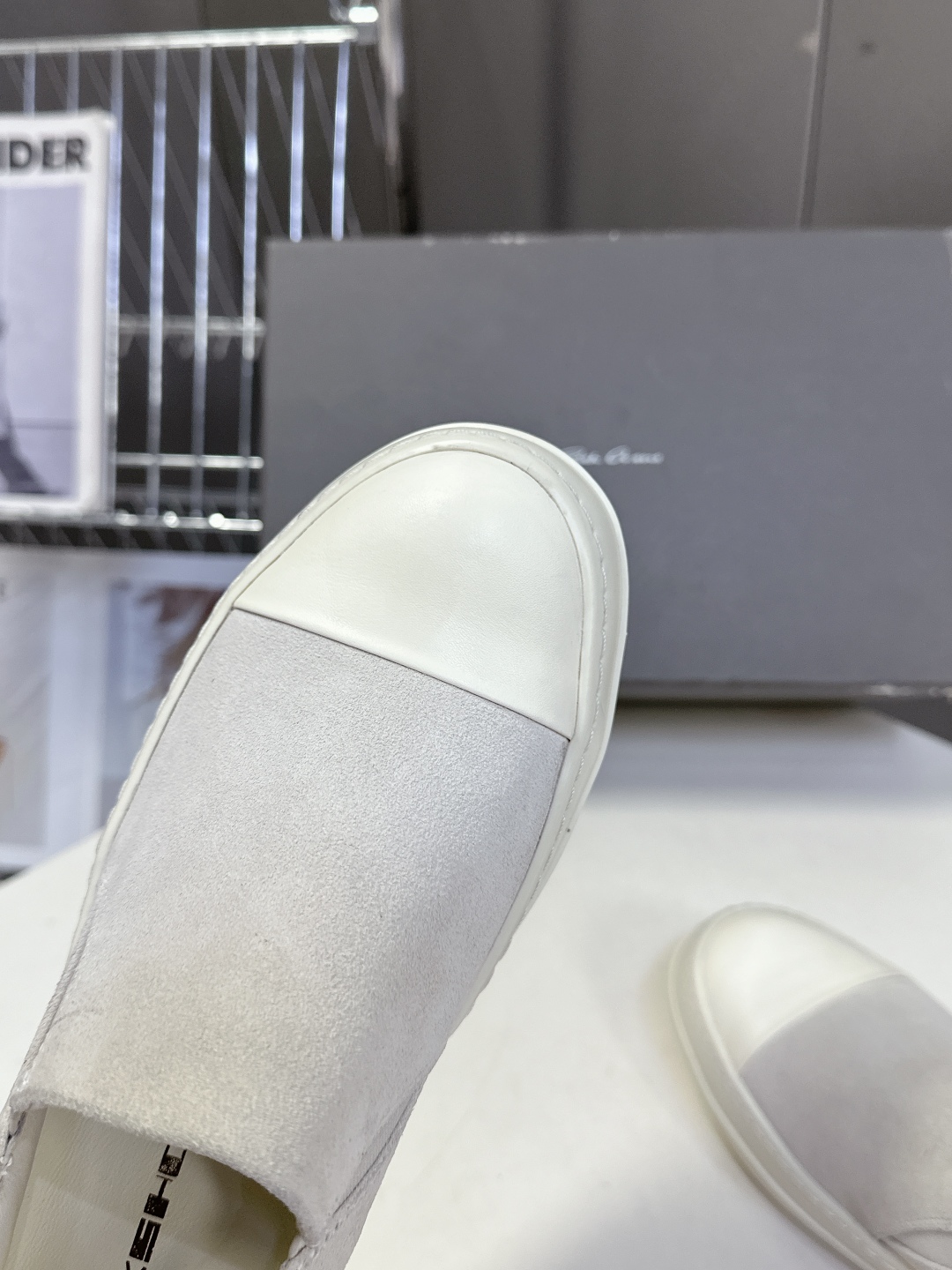 男➕10 RO欧文斯Rickowens 主线情侣款西瓜头一脚蹬
     经典永不过时版型 超多时尚博主