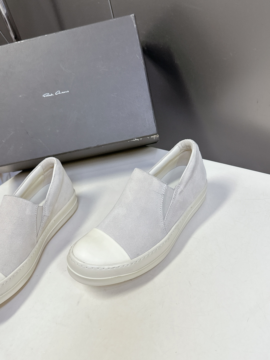 男➕10 RO欧文斯Rickowens 主线情侣款西瓜头一脚蹬
     经典永不过时版型 超多时尚博主