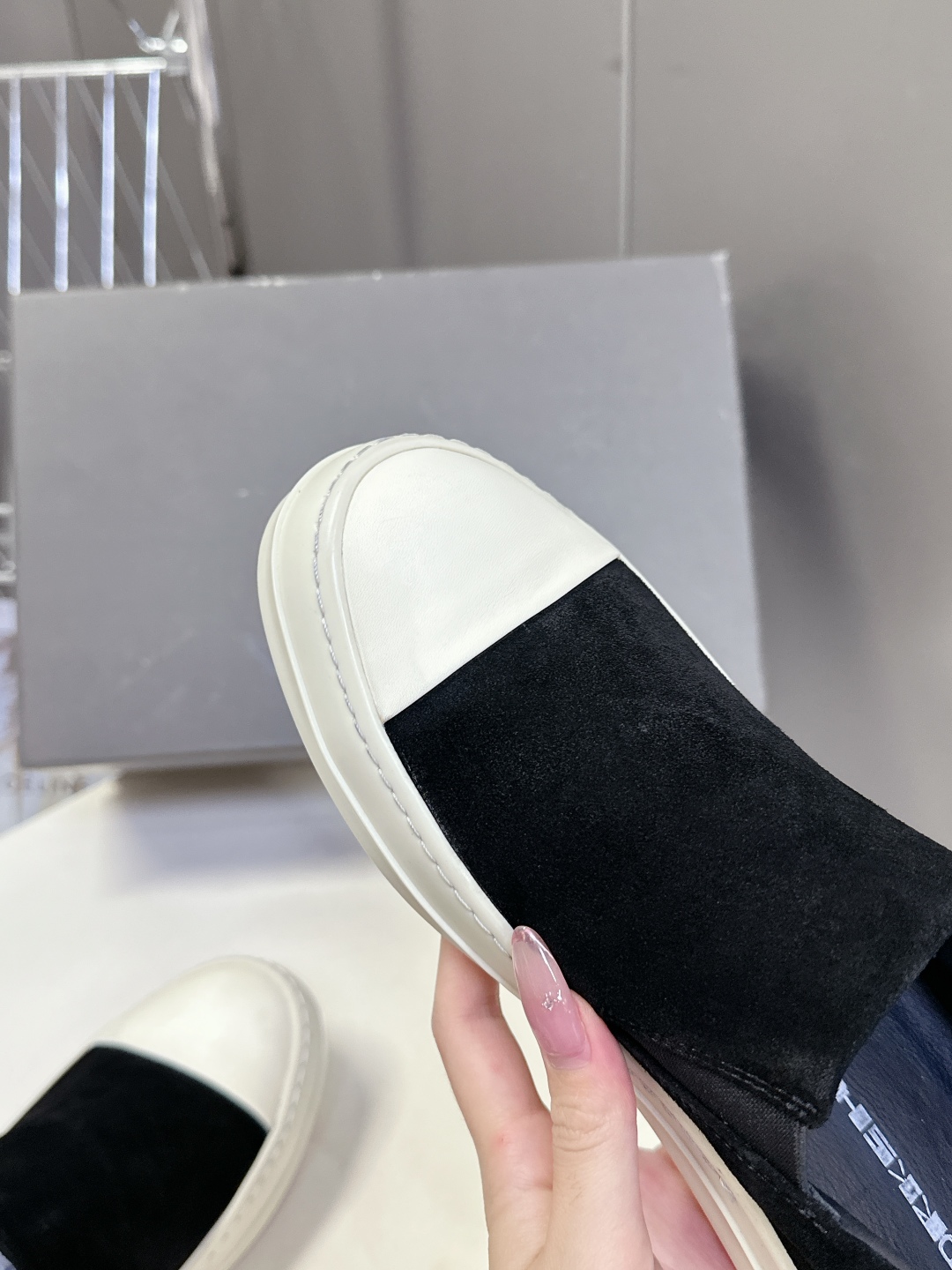 男➕10 RO欧文斯Rickowens 主线情侣款西瓜头一脚蹬
     经典永不过时版型 超多时尚博主