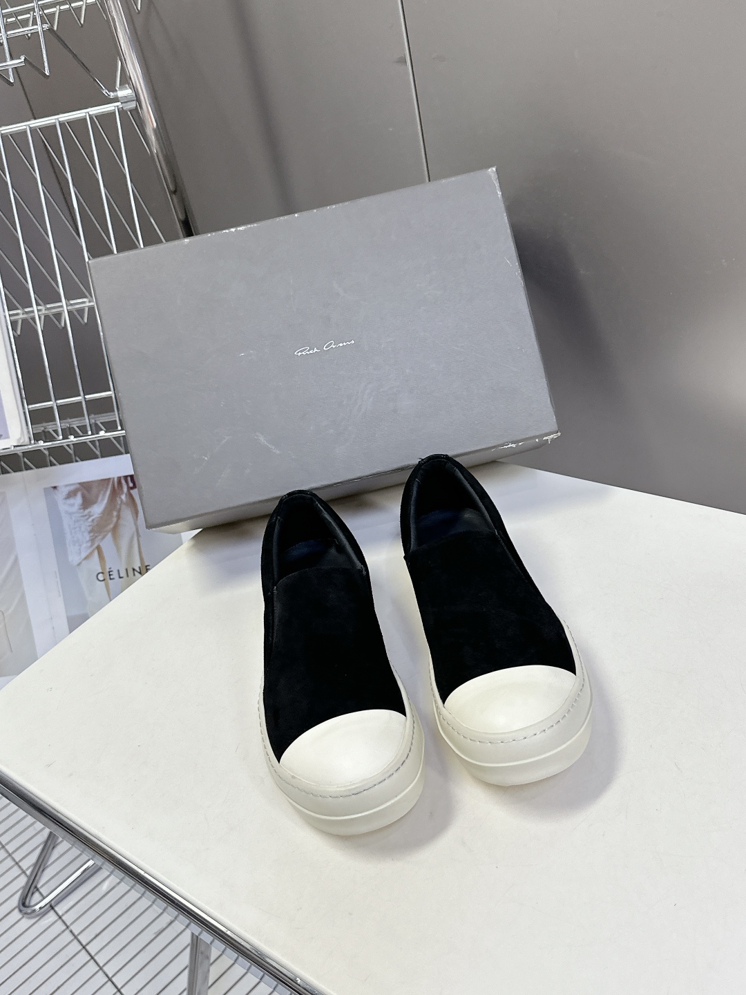 男➕10 RO欧文斯Rickowens 主线情侣款西瓜头一脚蹬
     经典永不过时版型 超多时尚博主