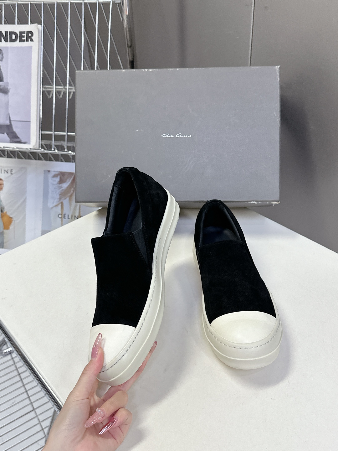 男➕10 RO欧文斯Rickowens 主线情侣款西瓜头一脚蹬
     经典永不过时版型 超多时尚博主