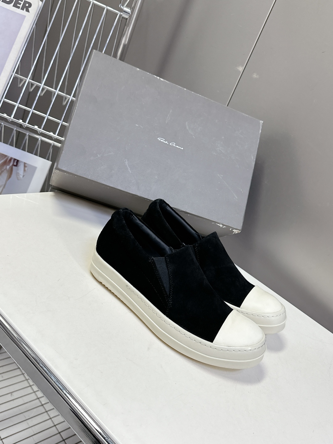 男➕10 RO欧文斯Rickowens 主线情侣款西瓜头一脚蹬
     经典永不过时版型 超多时尚博主