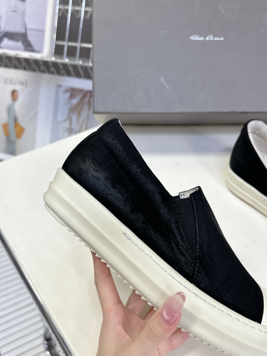 男➕10 RO欧文斯Rickowens 主线情侣款西瓜头一脚蹬
     经典永不过时版型 超多时尚博主