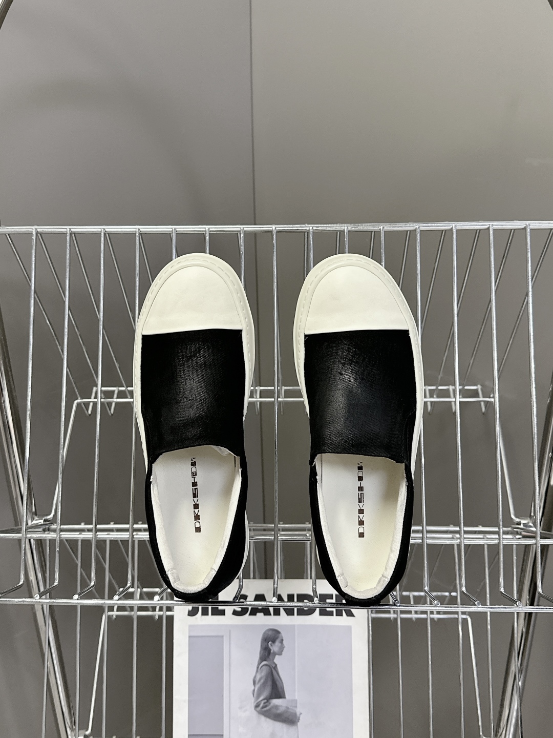 男➕10 RO欧文斯Rickowens 主线情侣款西瓜头一脚蹬
     经典永不过时版型 超多时尚博主