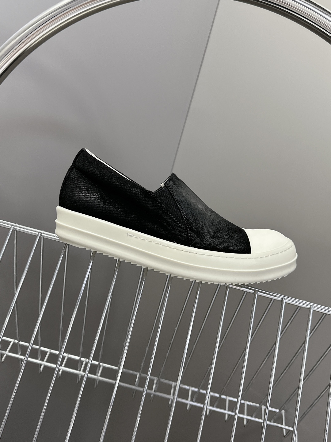 男➕10 RO欧文斯Rickowens 主线情侣款西瓜头一脚蹬
     经典永不过时版型 超多时尚博主