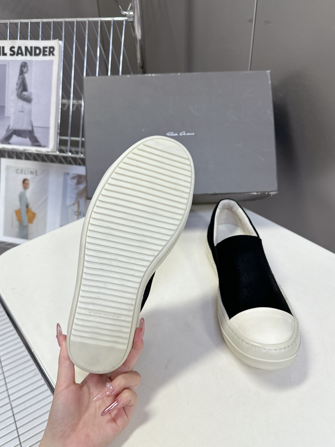 男➕10 RO欧文斯Rickowens 主线情侣款西瓜头一脚蹬
     经典永不过时版型 超多时尚博主