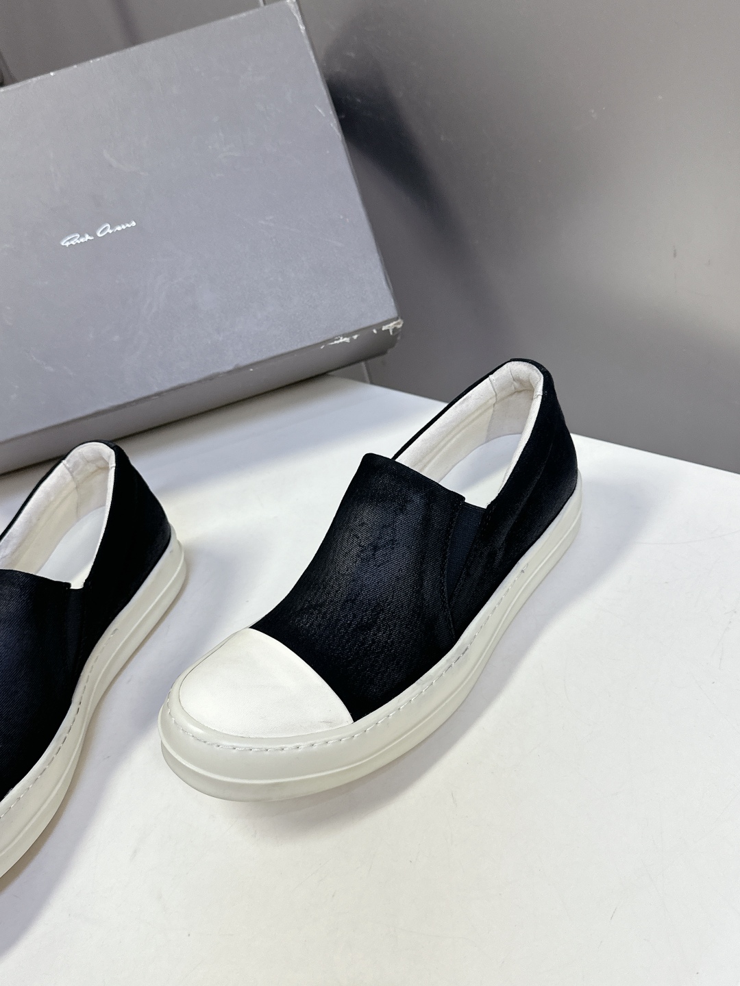 男➕10 RO欧文斯Rickowens 主线情侣款西瓜头一脚蹬
     经典永不过时版型 超多时尚博主
