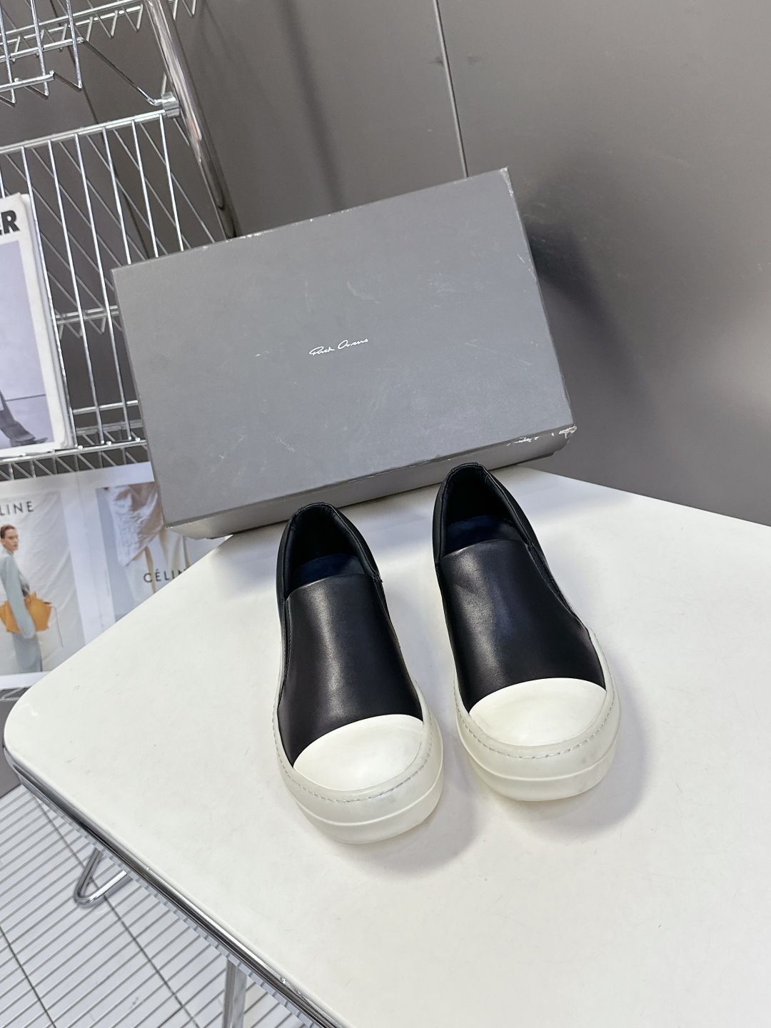 男➕10 RO欧文斯Rickowens 主线情侣款西瓜头一脚蹬
     经典永不过时版型 超多时尚博主