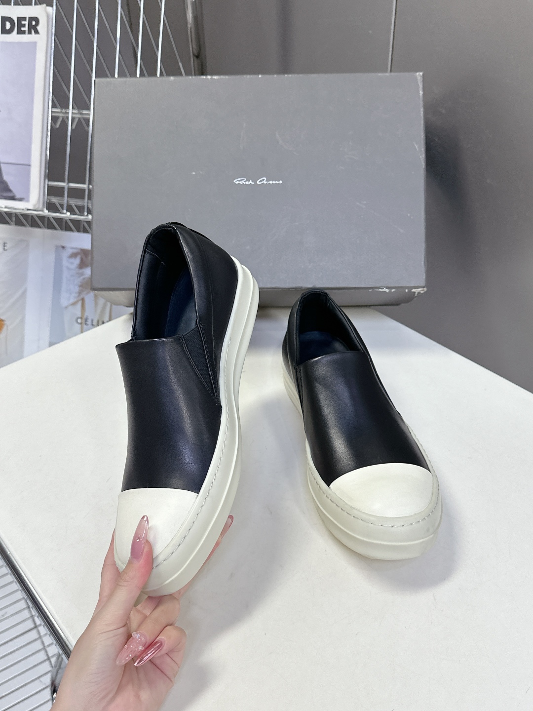 男➕10 RO欧文斯Rickowens 主线情侣款西瓜头一脚蹬
     经典永不过时版型 超多时尚博主
