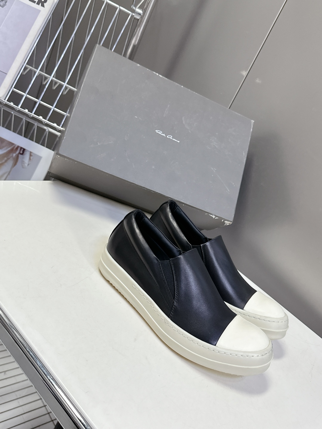 男➕10 RO欧文斯Rickowens 主线情侣款西瓜头一脚蹬
     经典永不过时版型 超多时尚博主