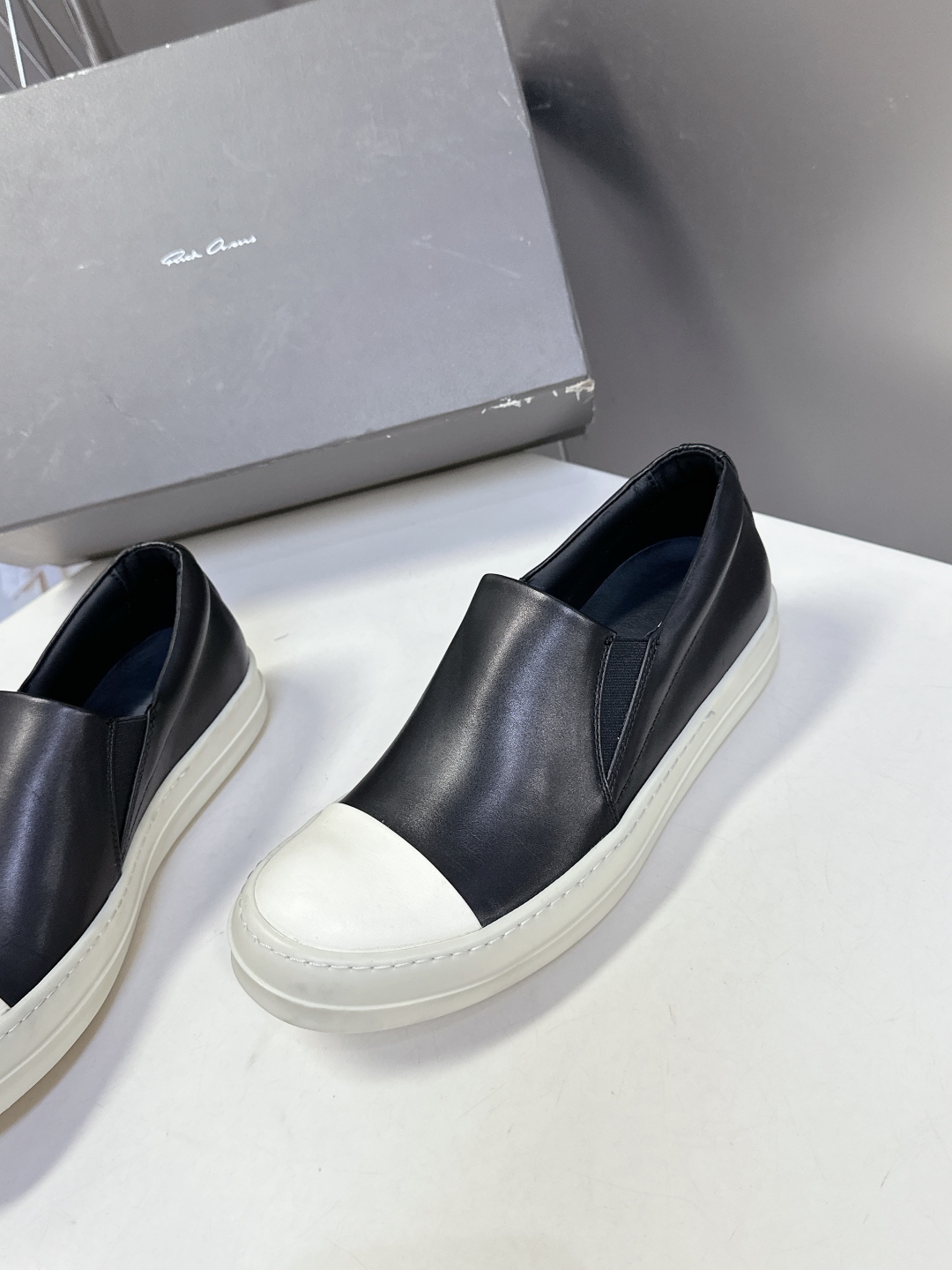 男➕10 RO欧文斯Rickowens 主线情侣款西瓜头一脚蹬
     经典永不过时版型 超多时尚博主