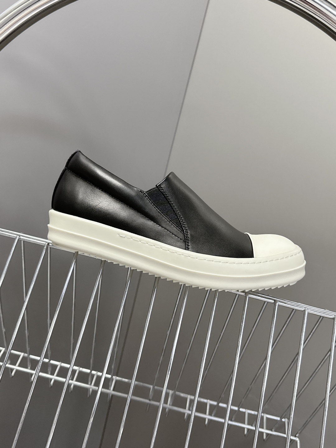 男➕10 RO欧文斯Rickowens 主线情侣款西瓜头一脚蹬
     经典永不过时版型 超多时尚博主