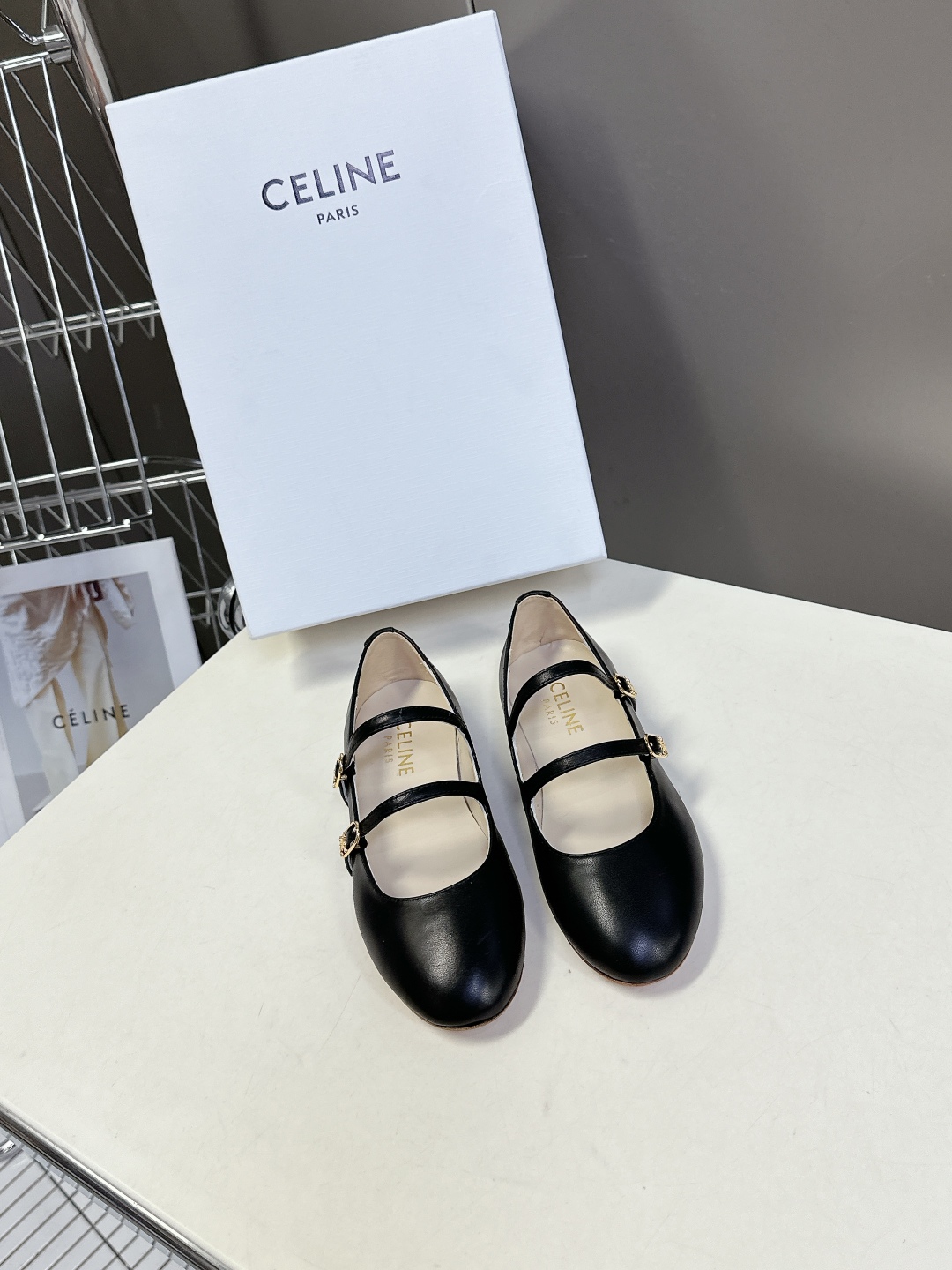  Celine思琳春夏凯旋门玛丽珍时装鞋

上脚真的超级显瘦超级美 C家特定的精致凯旋门logo 好看到