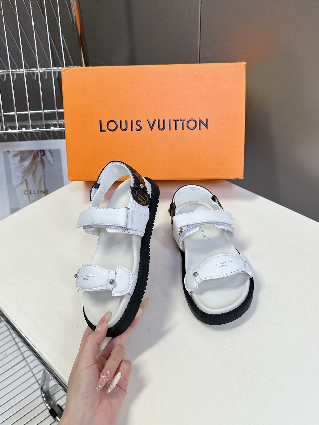  LV 路易威登春夏最新凉鞋硬货上新🆕

❥BS代购级别！高级感十足！国内外博主刷爆的一款，复古又时髦 