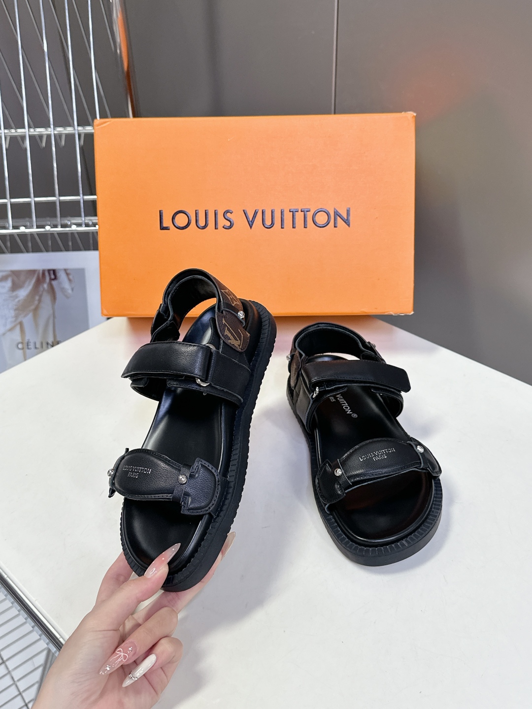  LV 路易威登春夏最新凉鞋硬货上新🆕

❥BS代购级别！高级感十足！国内外博主刷爆的一款，复古又时髦 