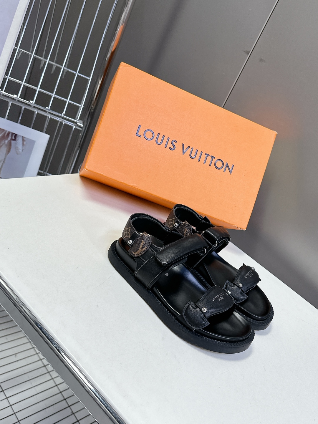  LV 路易威登春夏最新凉鞋硬货上新🆕

❥BS代购级别！高级感十足！国内外博主刷爆的一款，复古又时髦 