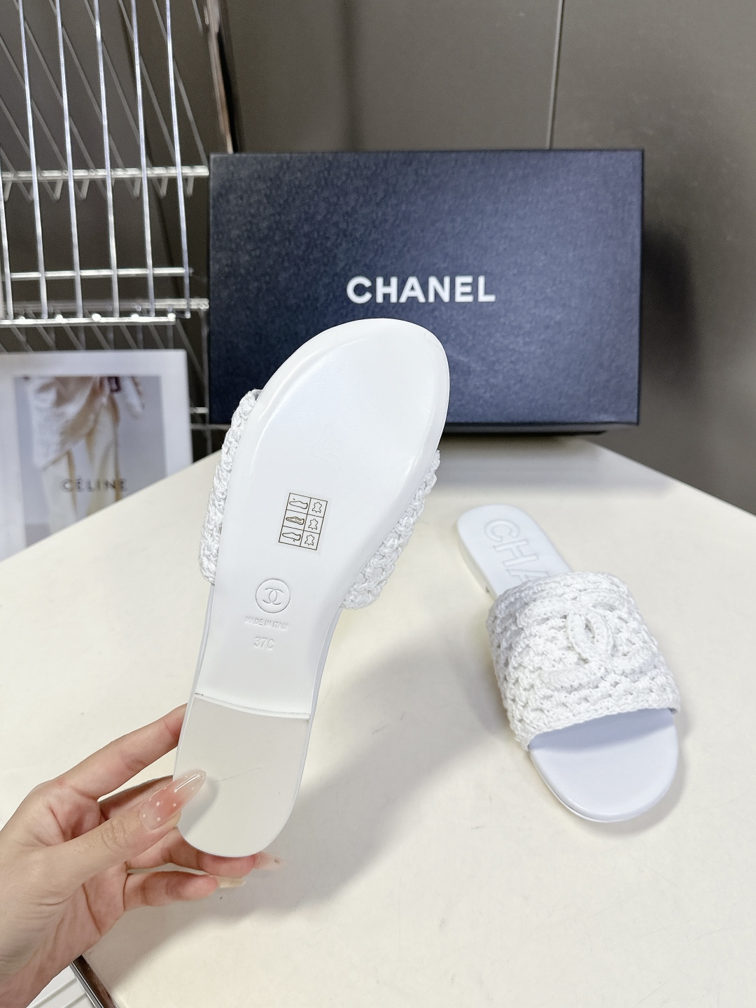  CHANEL香奈儿春夏最新款双C拖鞋 完全原版一比一复刻打造 版型超级正 最新时尚的设计 火遍全网的拖
