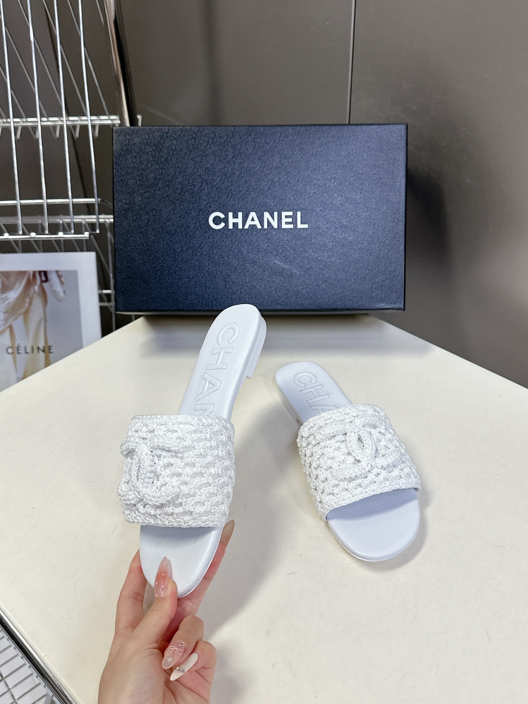  CHANEL香奈儿春夏最新款双C拖鞋 完全原版一比一复刻打造 版型超级正 最新时尚的设计 火遍全网的拖