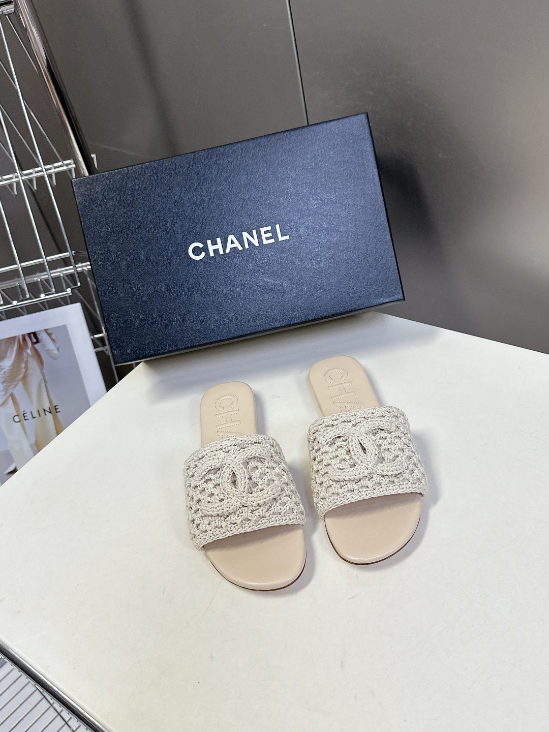  CHANEL香奈儿春夏最新款双C拖鞋 完全原版一比一复刻打造 版型超级正 最新时尚的设计 火遍全网的拖
