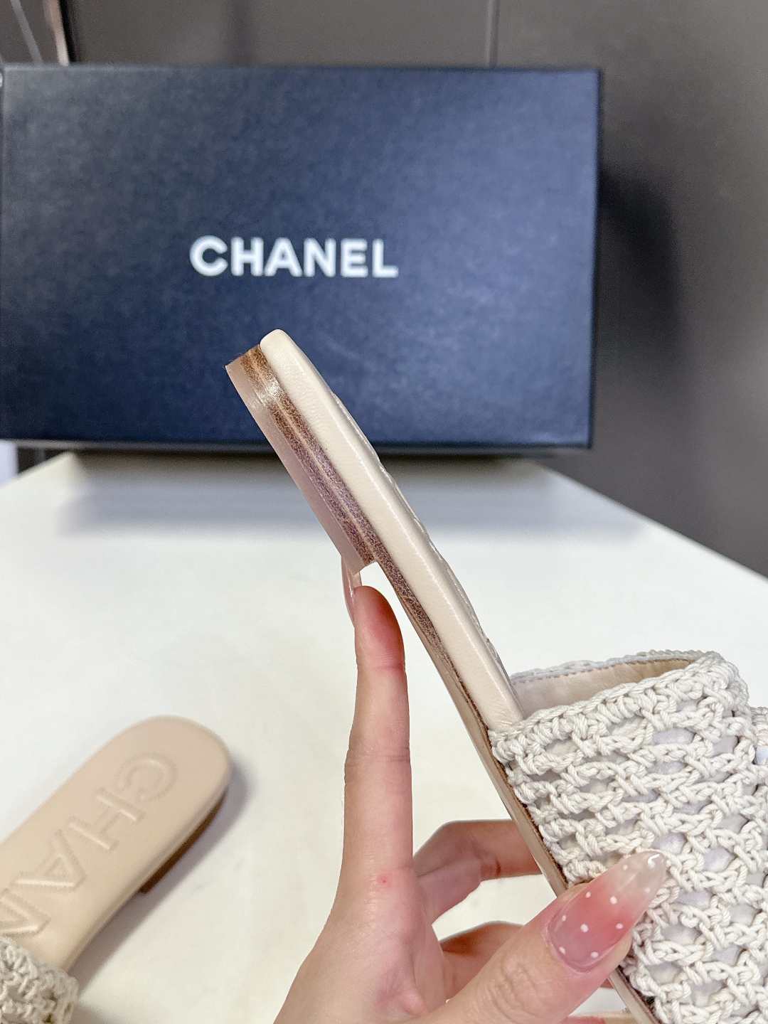  CHANEL香奈儿春夏最新款双C拖鞋 完全原版一比一复刻打造 版型超级正 最新时尚的设计 火遍全网的拖