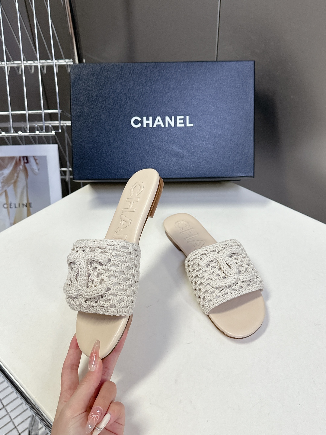  CHANEL香奈儿春夏最新款双C拖鞋 完全原版一比一复刻打造 版型超级正 最新时尚的设计 火遍全网的拖