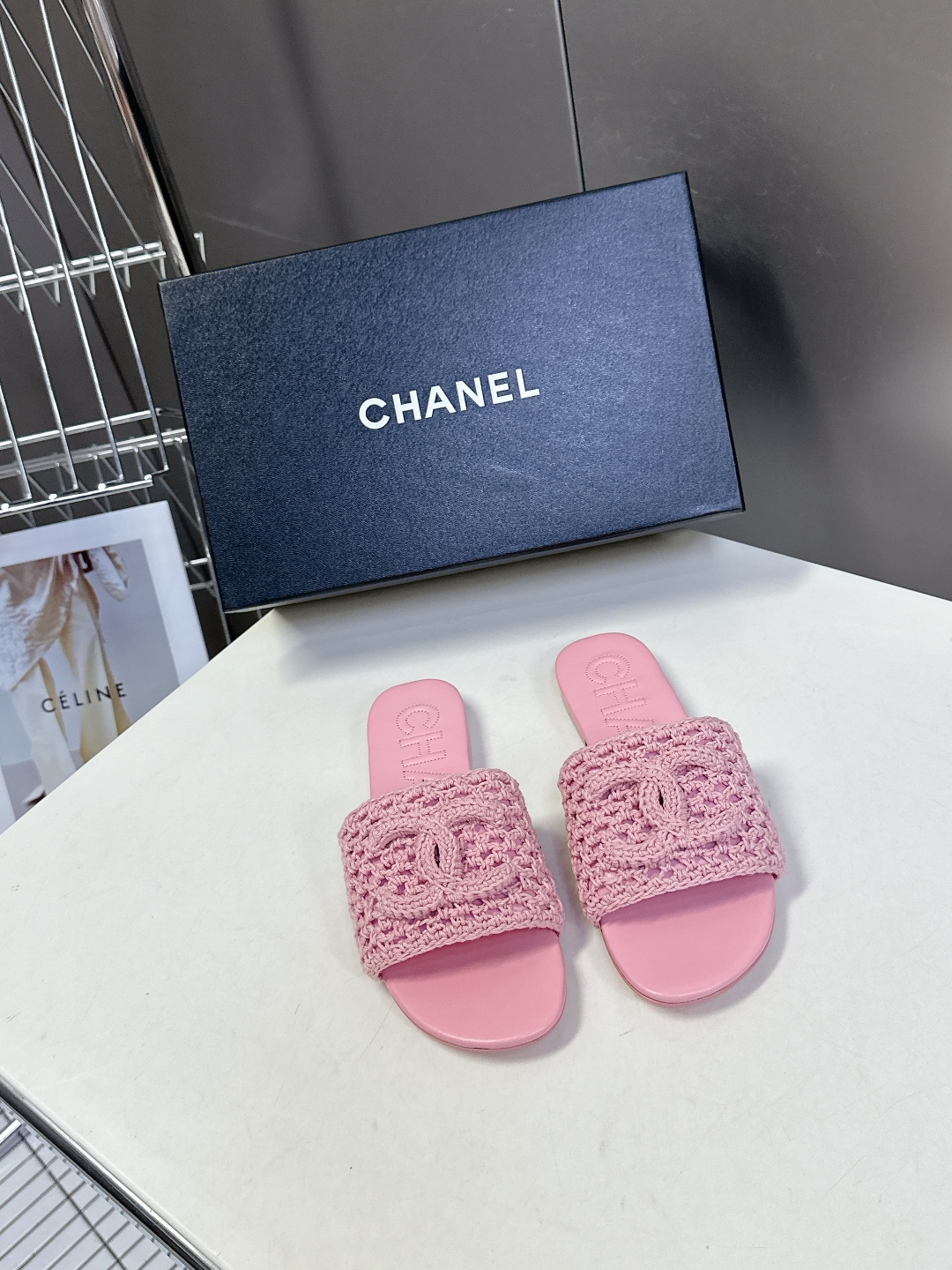  CHANEL香奈儿春夏最新款双C拖鞋 完全原版一比一复刻打造 版型超级正 最新时尚的设计 火遍全网的拖