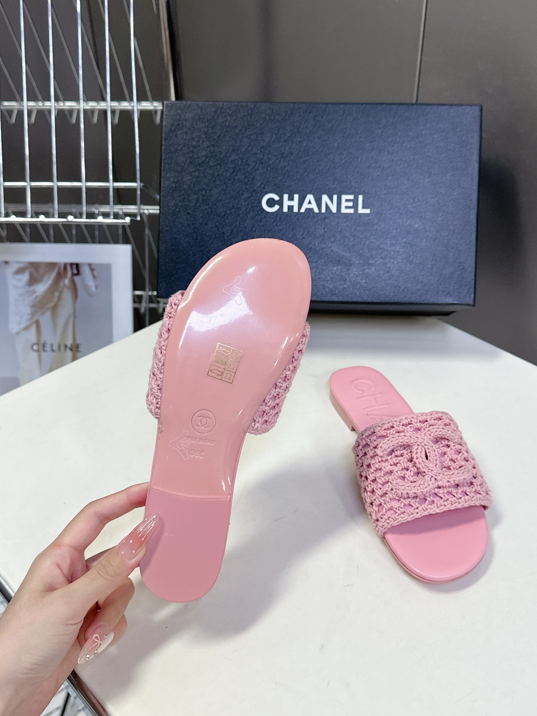  CHANEL香奈儿春夏最新款双C拖鞋 完全原版一比一复刻打造 版型超级正 最新时尚的设计 火遍全网的拖
