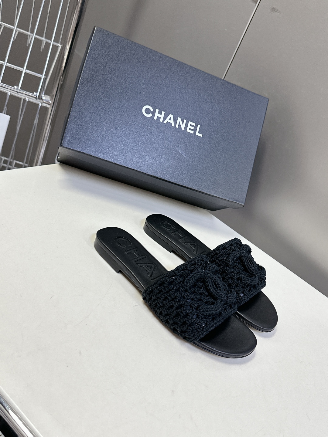  CHANEL香奈儿春夏最新款双C拖鞋 完全原版一比一复刻打造 版型超级正 最新时尚的设计 火遍全网的拖