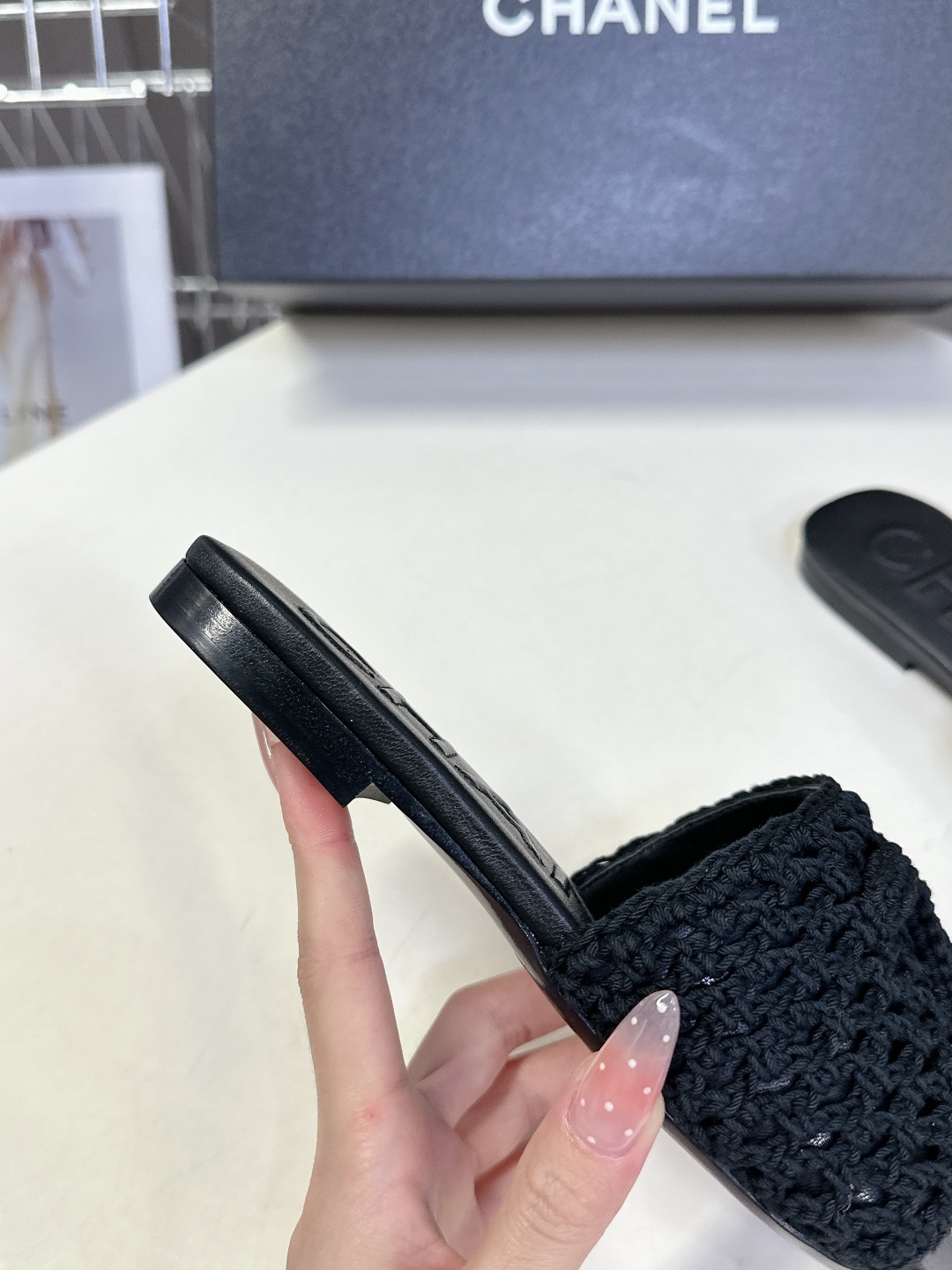  CHANEL香奈儿春夏最新款双C拖鞋 完全原版一比一复刻打造 版型超级正 最新时尚的设计 火遍全网的拖