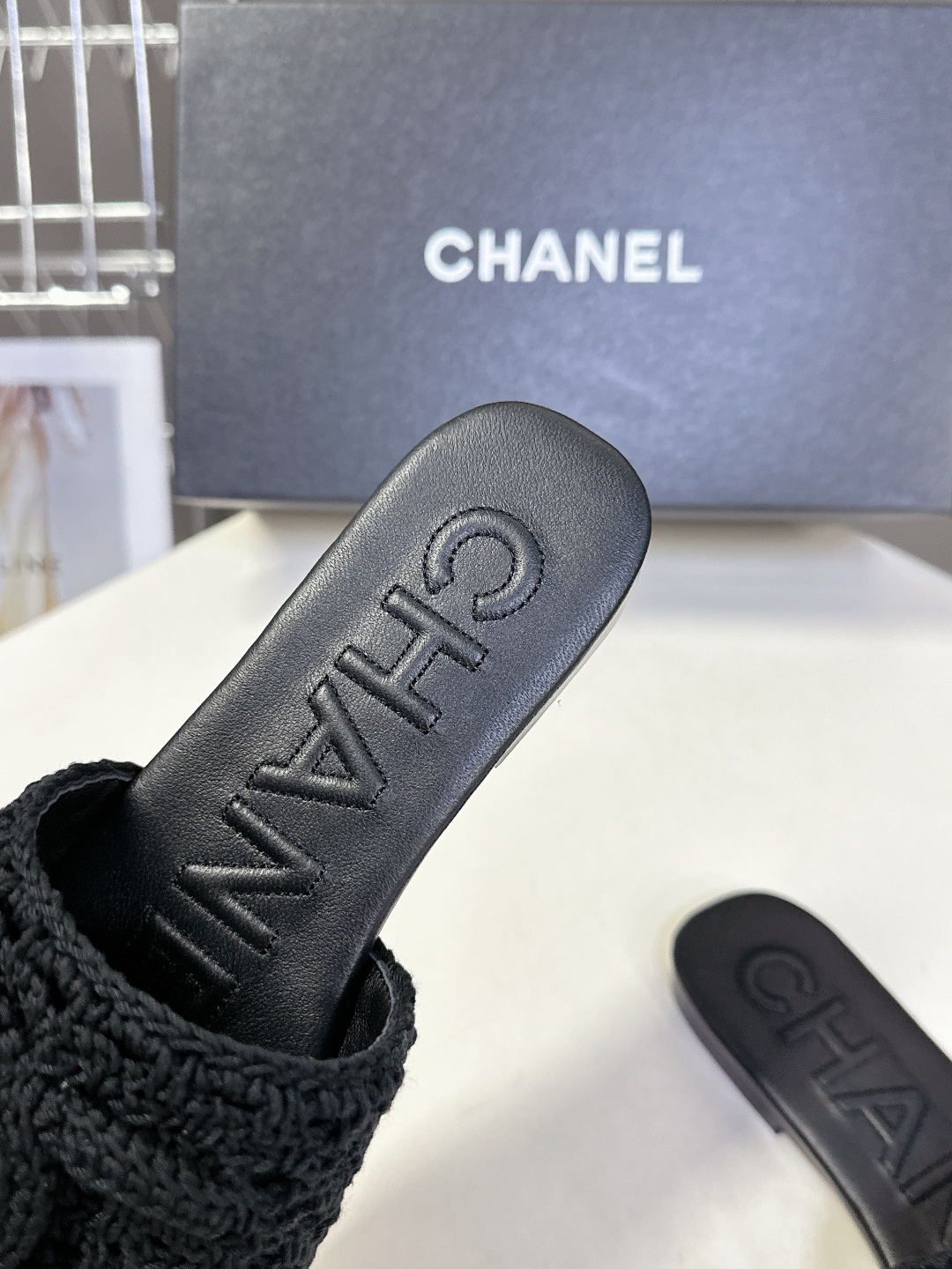  CHANEL香奈儿春夏最新款双C拖鞋 完全原版一比一复刻打造 版型超级正 最新时尚的设计 火遍全网的拖