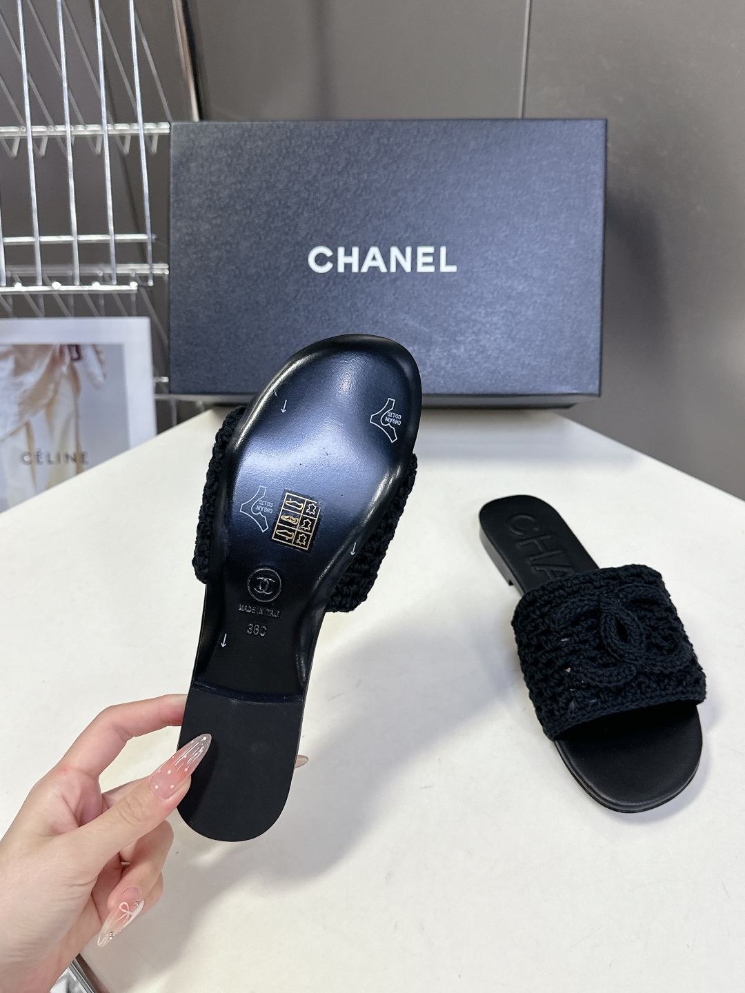 CHANEL香奈儿春夏最新款双C拖鞋 完全原版一比一复刻打造 版型超级正 最新时尚的设计 火遍全网的拖