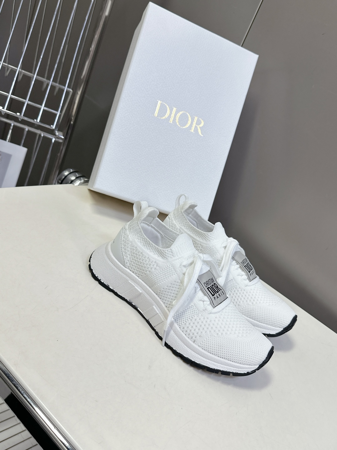  Dior迪奥春夏最新款飞织运动鞋 
      太古汇RMB7490购入开发 完美复刻 25SS出镜率