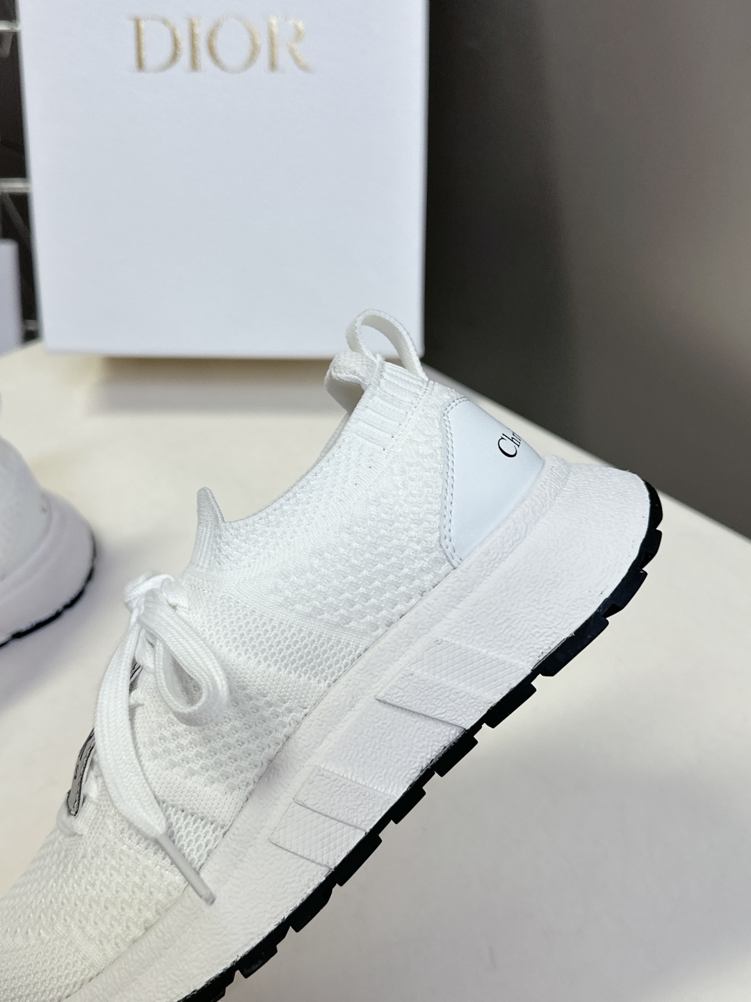  Dior迪奥春夏最新款飞织运动鞋 
      太古汇RMB7490购入开发 完美复刻 25SS出镜率