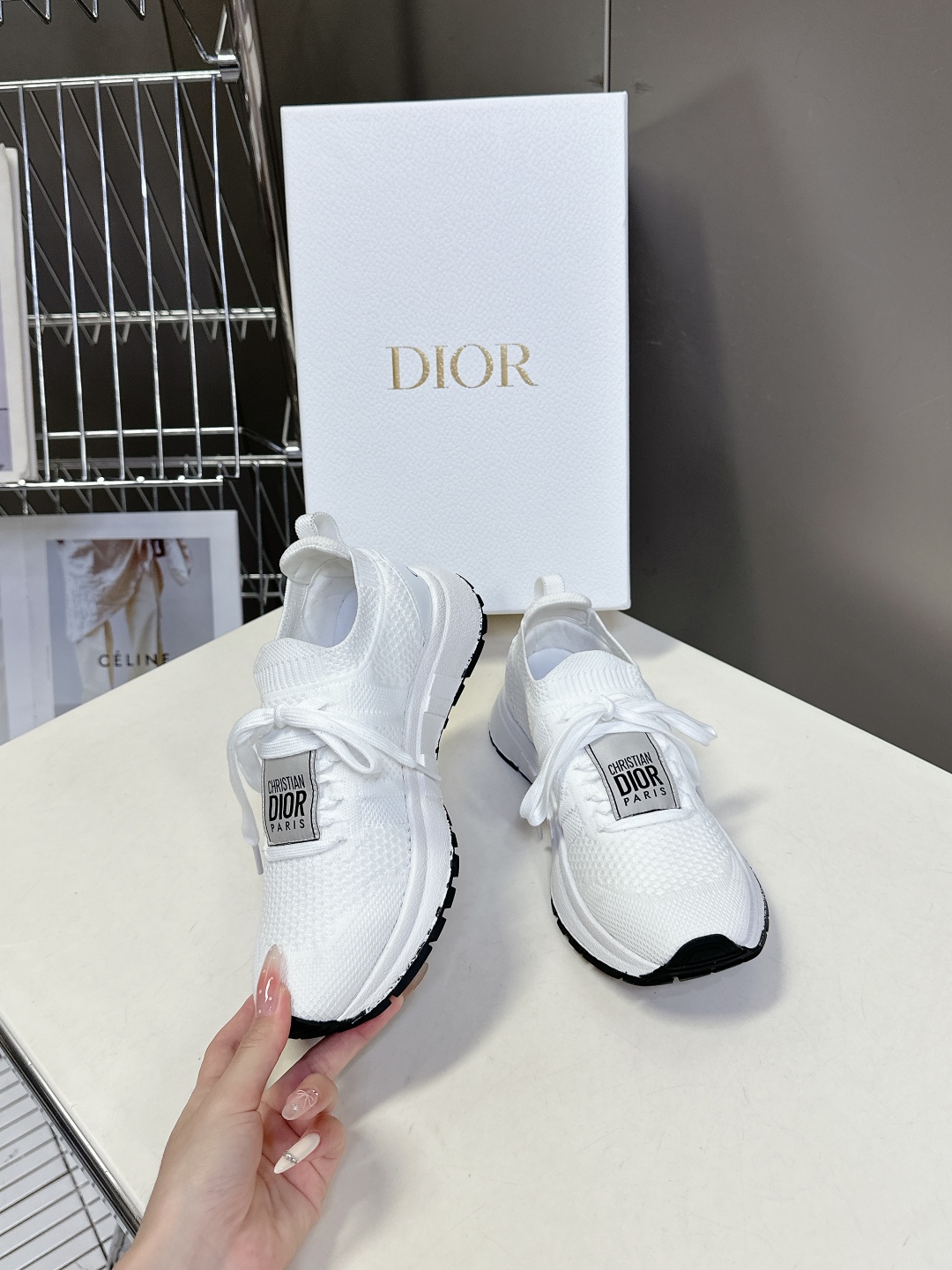  Dior迪奥春夏最新款飞织运动鞋 
      太古汇RMB7490购入开发 完美复刻 25SS出镜率