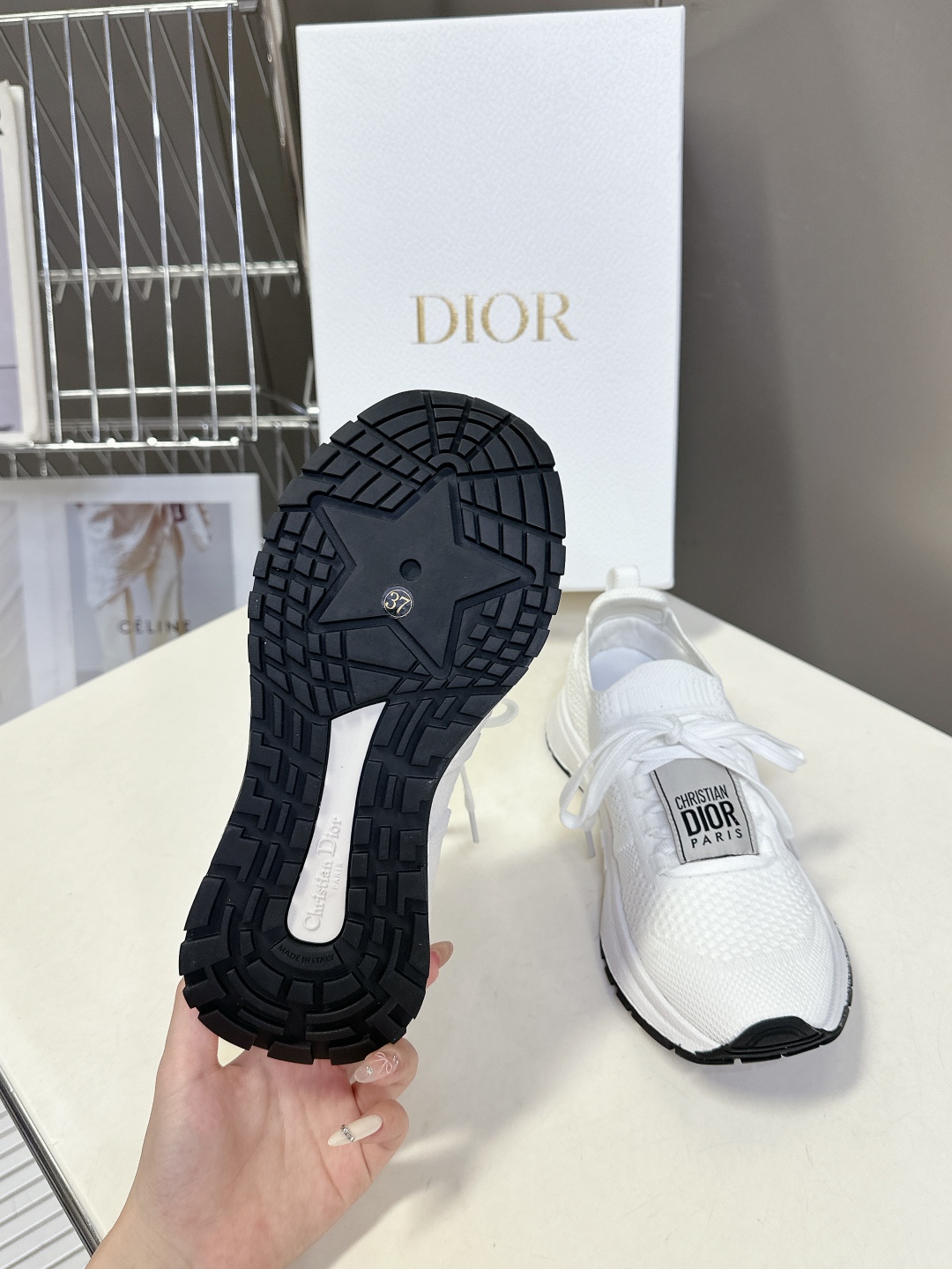  Dior迪奥春夏最新款飞织运动鞋 
      太古汇RMB7490购入开发 完美复刻 25SS出镜率