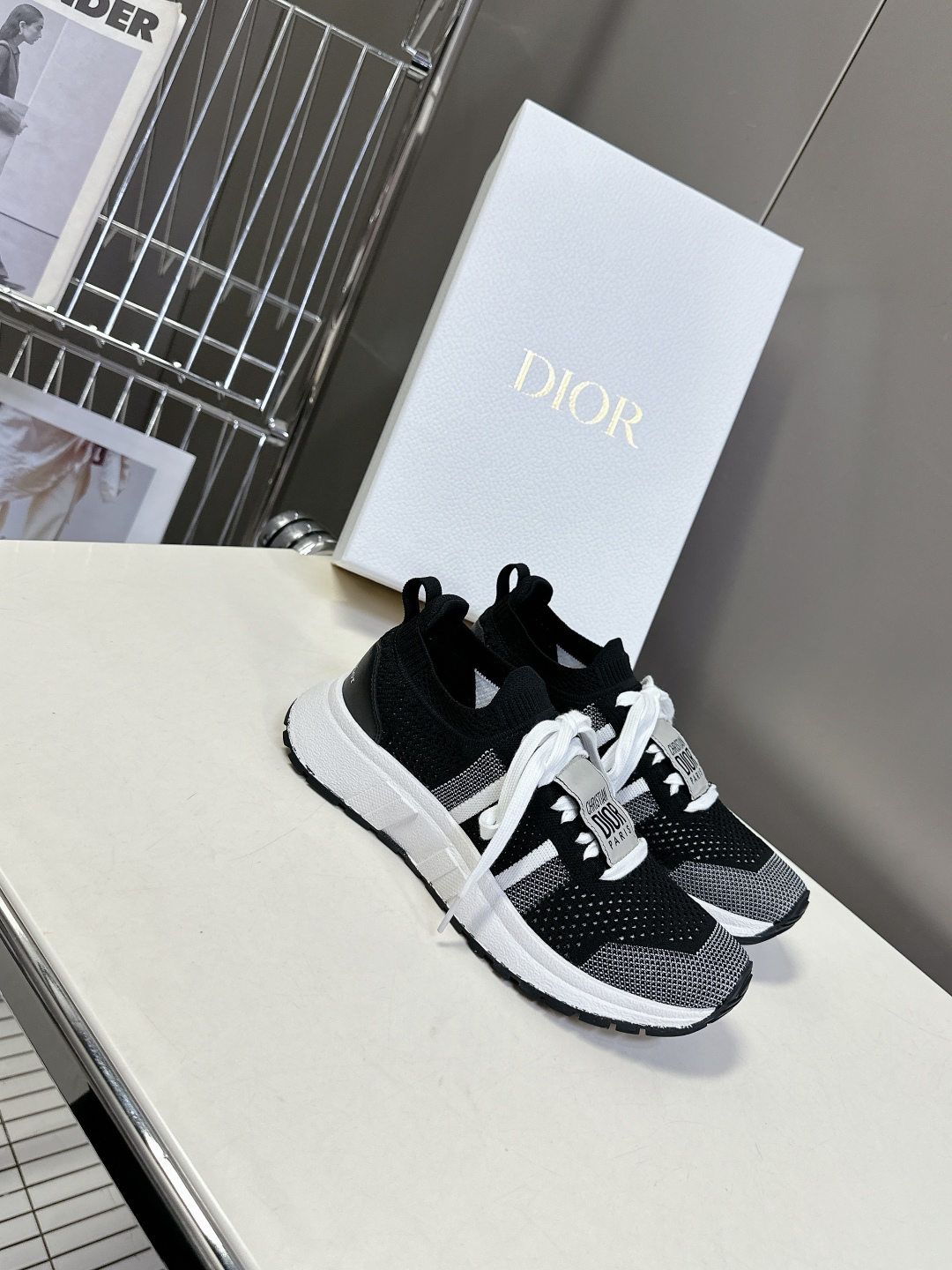  Dior迪奥春夏最新款飞织运动鞋 
      太古汇RMB7490购入开发 完美复刻 25SS出镜率