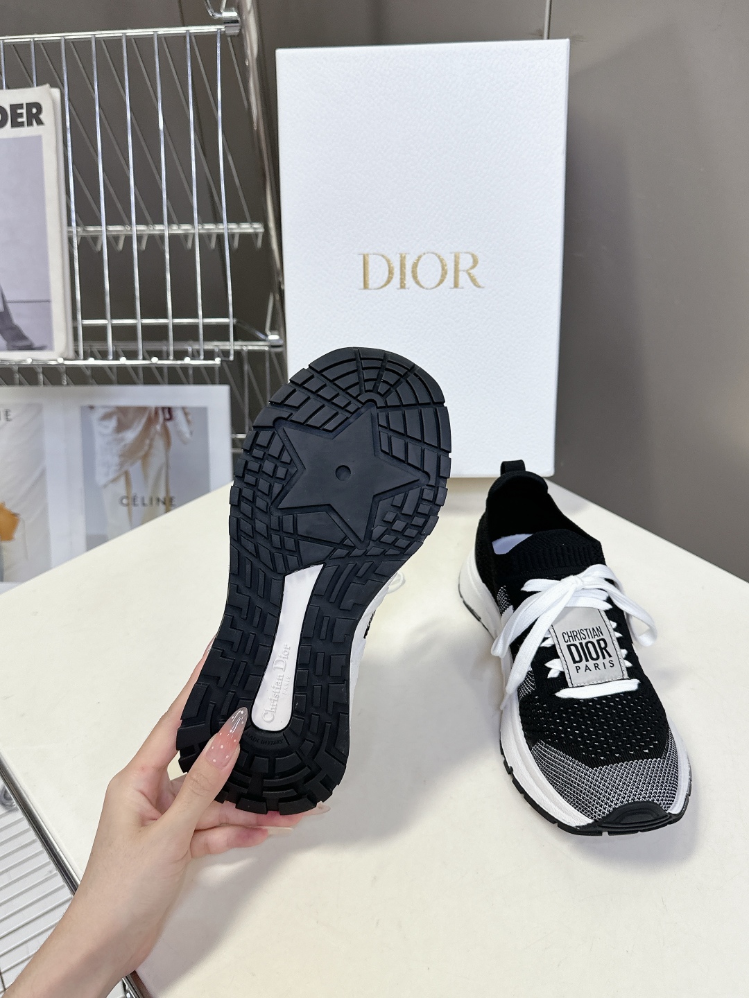  Dior迪奥春夏最新款飞织运动鞋 
      太古汇RMB7490购入开发 完美复刻 25SS出镜率