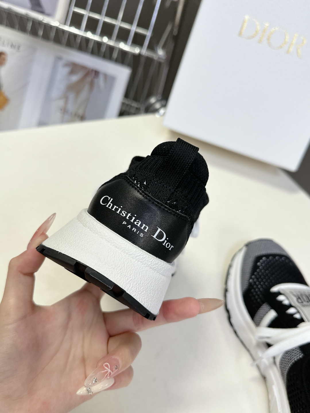  Dior迪奥春夏最新款飞织运动鞋 
      太古汇RMB7490购入开发 完美复刻 25SS出镜率