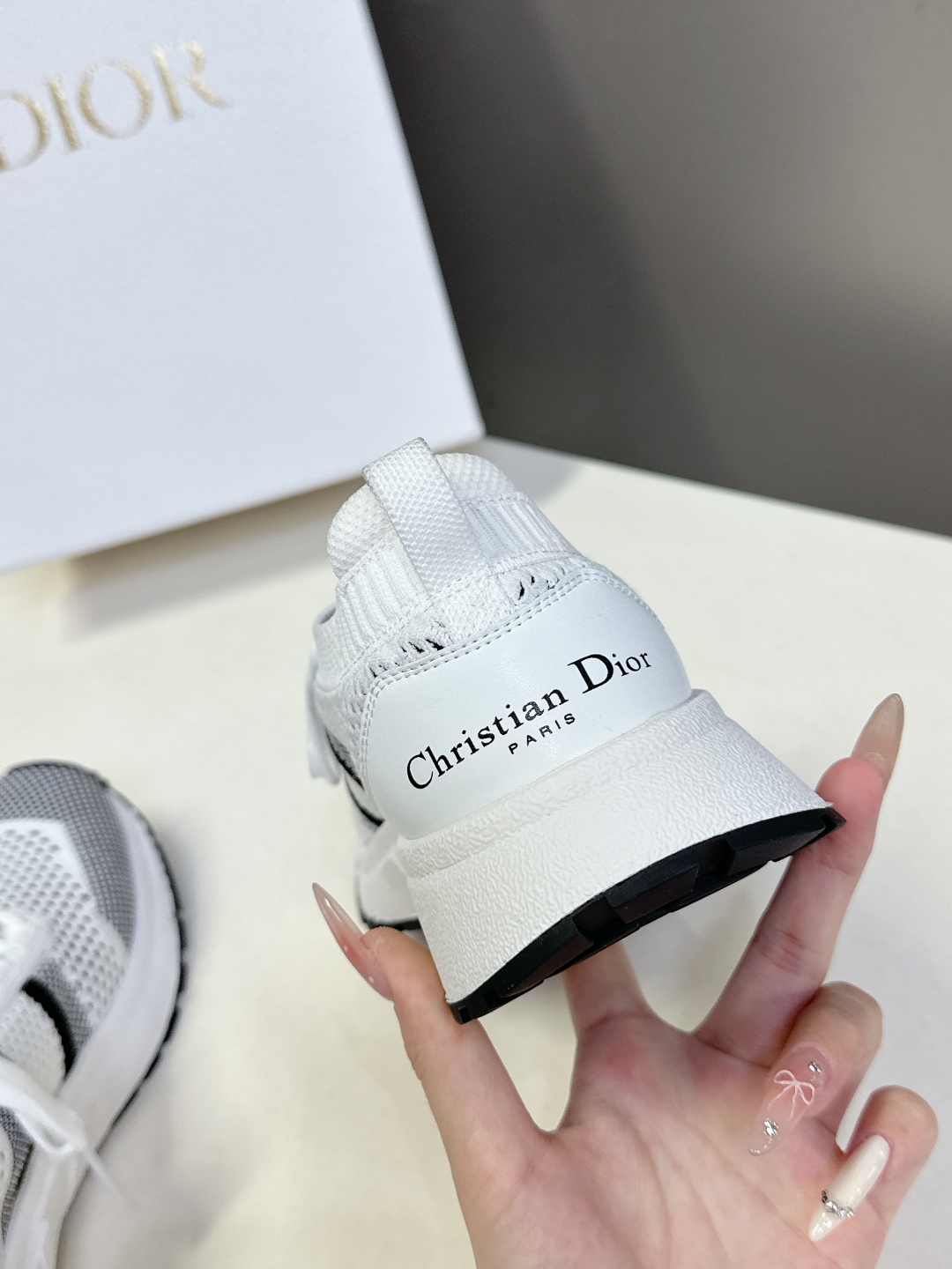  Dior迪奥春夏最新款飞织运动鞋 
      太古汇RMB7490购入开发 完美复刻 25SS出镜率