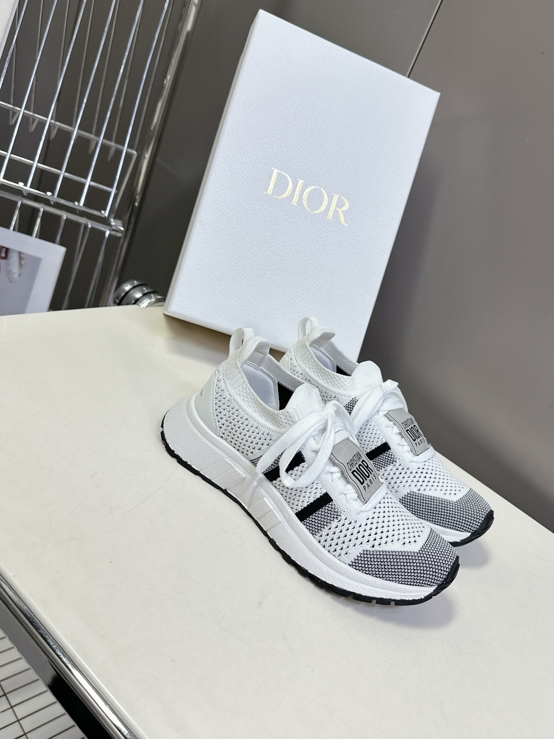  Dior迪奥春夏最新款飞织运动鞋 
      太古汇RMB7490购入开发 完美复刻 25SS出镜率